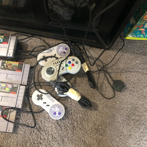 1991 vintageSuper Nintendo all games included 4 controllers and  7 games - Picture 2 of 3